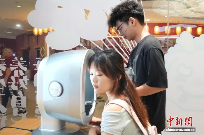 AI“坐诊”药博会 “Z世代”的中医康养新表达