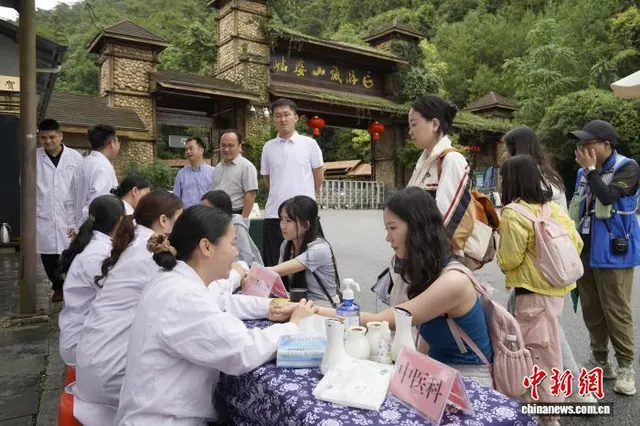 逛个古镇顺手把个脉 广西贺州把“养生局”搬进景区和商圈