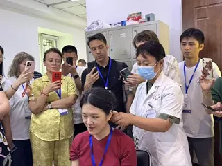 洋医生学中医：从“听得懂”到“融进去”